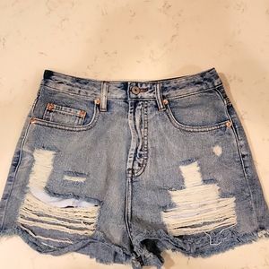 Women's Signature 8 Distressed Denim Jean Shorts, size Small